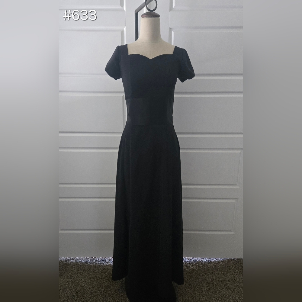 Black A-line Crepe Maxi Dress with Short Sleeves